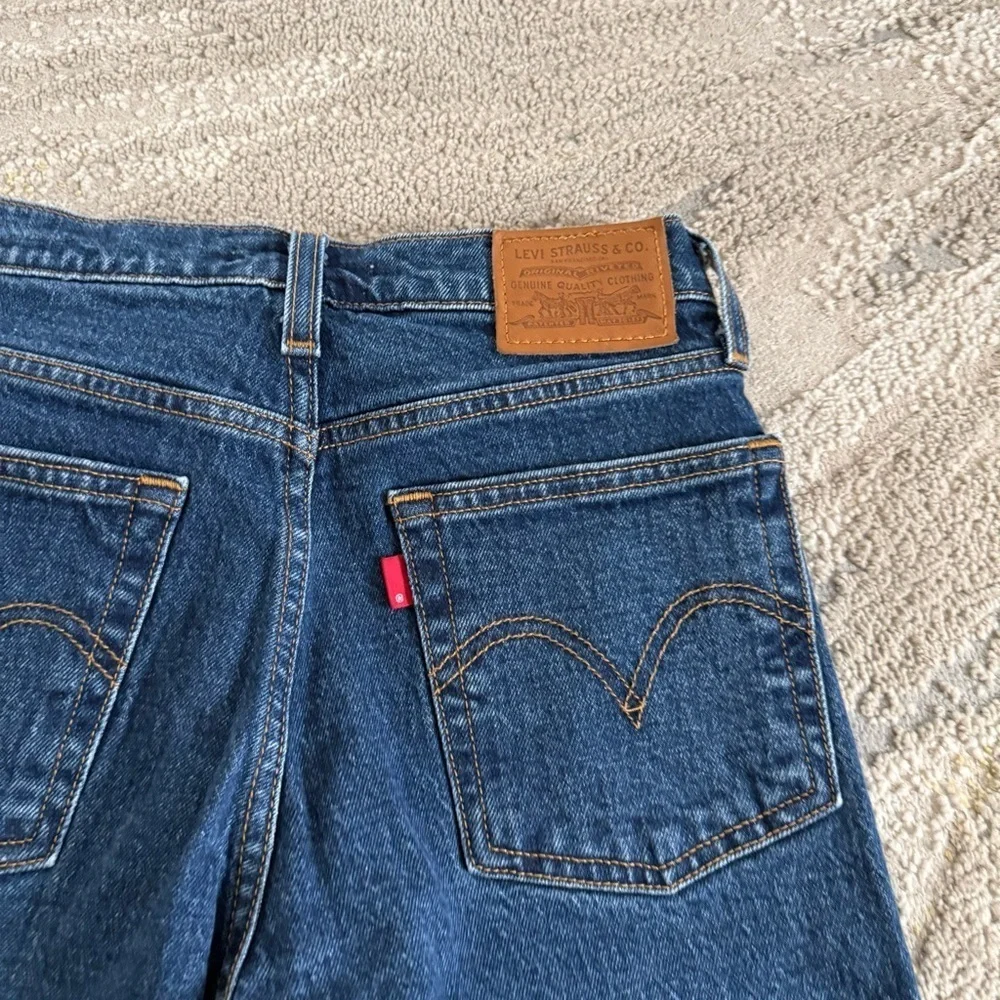 Levi’s wedgie straight ankle Jeans medium wash high rise button fly 24